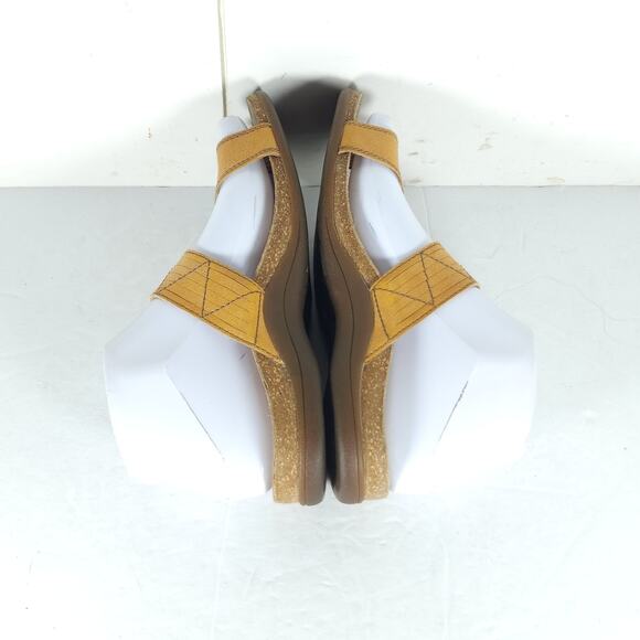 Taos Women’s Zon US6 Wheat Leather Toe Loop Flat Thong Sandals Shoes - Picture 11 of 16